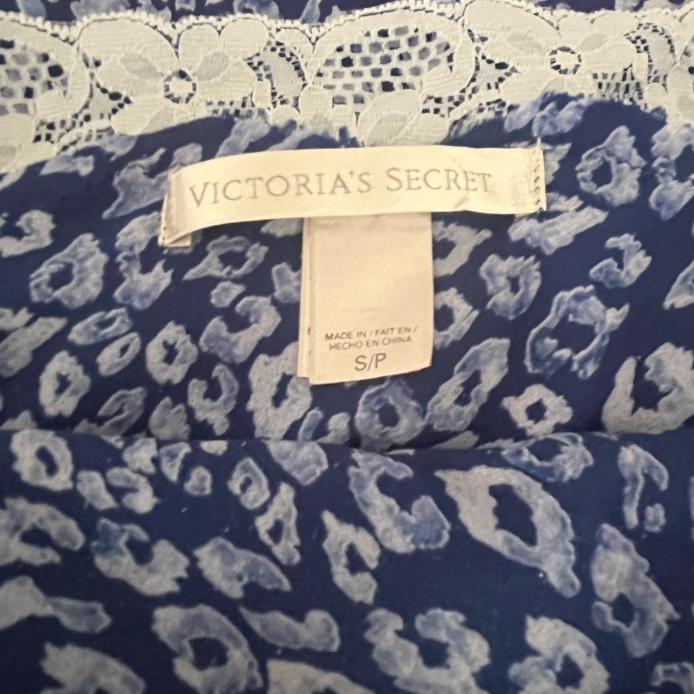 Victoria's Secret Navy and White Leopard Print - Picture 4 of 4